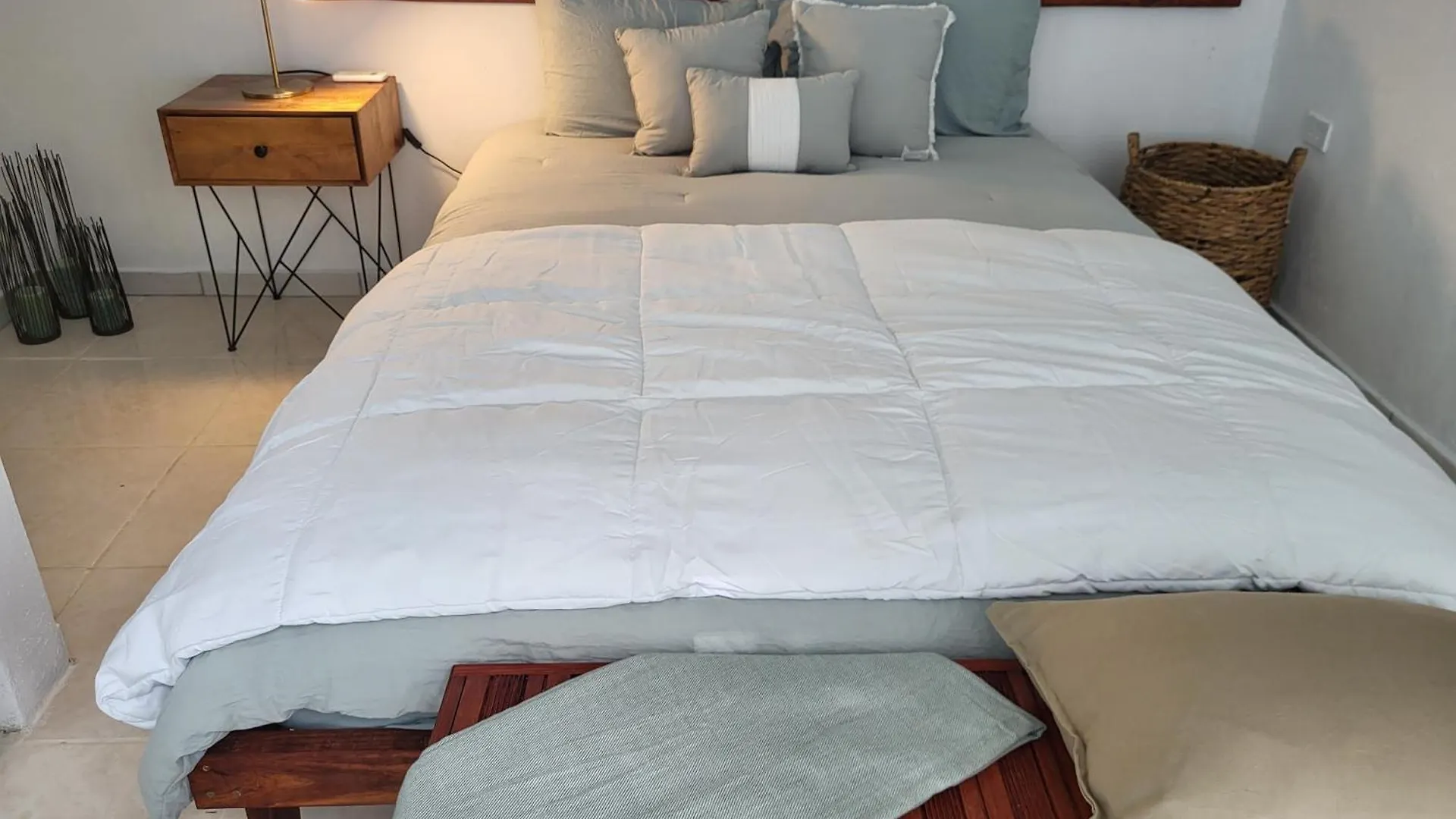 Le\'Oasis Villa contacts
